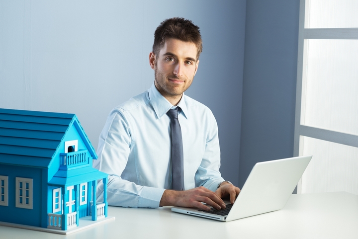 Pros and Cons of Being a Real Estate Agent (Plus Tips)